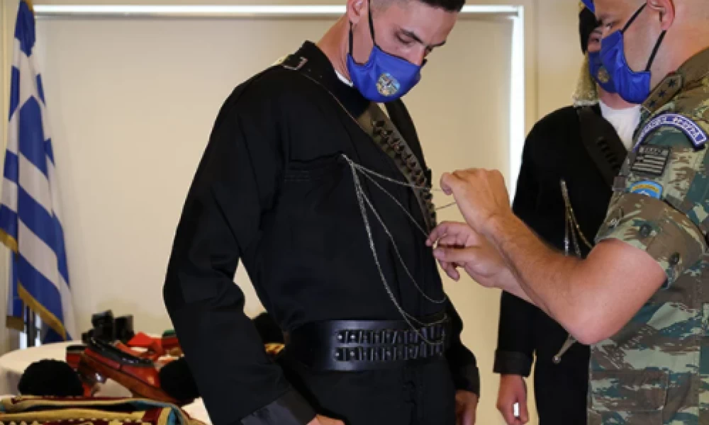 Ρίγη συγκίνησης στο μνημείο του Αγνώστου Στρατιώτη